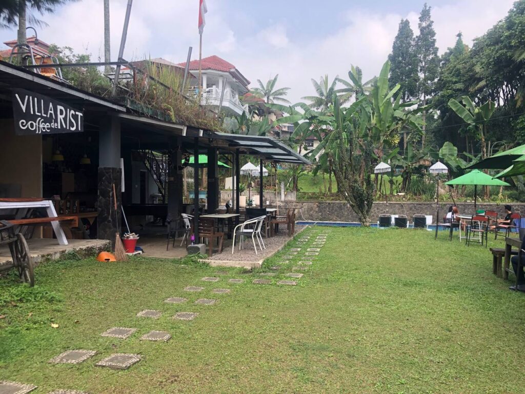 Ada cafe di dekat Villa Rist